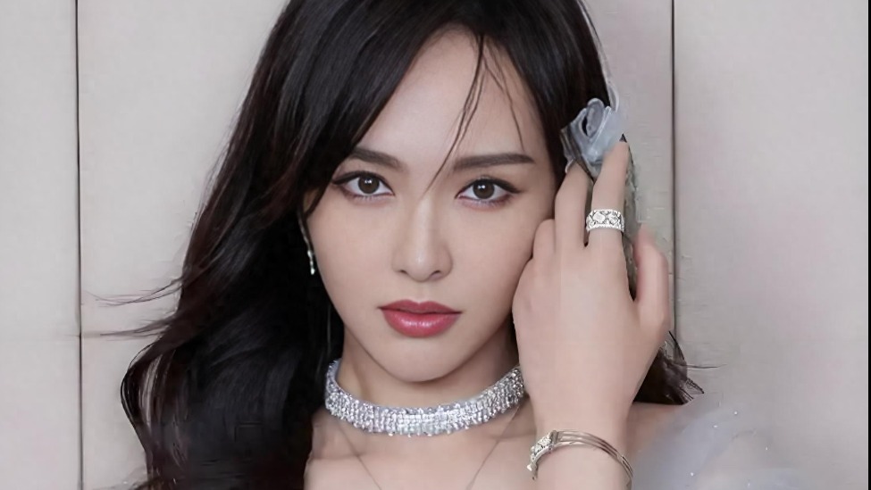 结婚6年后，再看41岁唐嫣现状，才明白罗晋为什么放弃苗圃选择她封面图