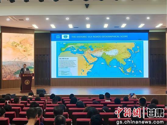 7月15日，第十届“早期聚落与城市”国际学术研讨会在甘肃兰州开幕，邀请中外专家与学者参与。牛蒙　摄