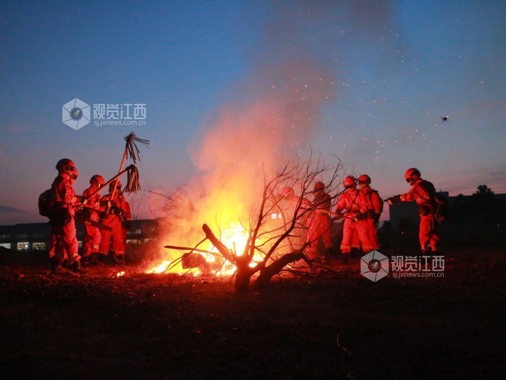 2025年7月15日，江西省吉安市吉州区专业森林消防大队开展年度森林防灭火应急演练。
