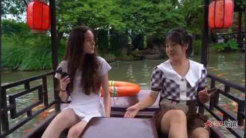 王鑫圆和她的“旅游搭子”——来自俄罗斯的尤尔达舍娃(左)