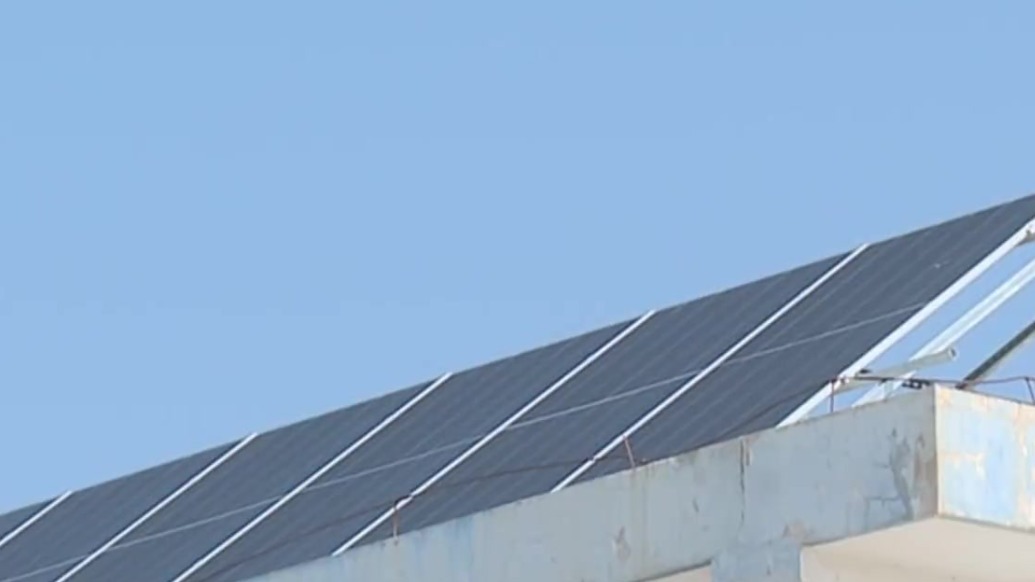 甘肃这儿的粮仓装"充电宝"　粮食躺平空调房保鲜期拉满