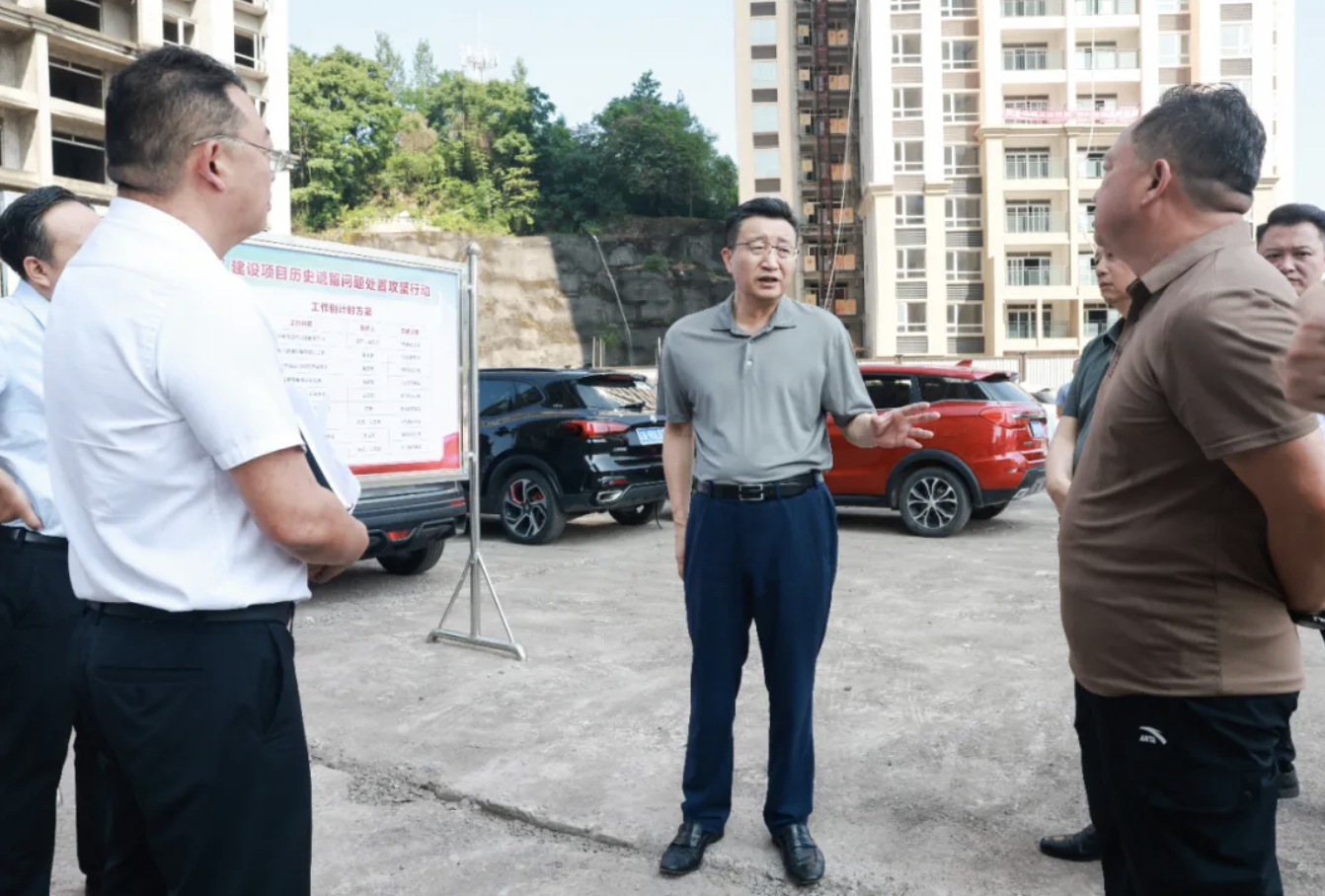 蒲彬彬督导“东里明珠”项目建设