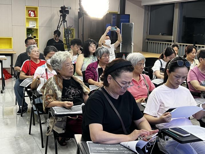 香安社区“民生微实事”AI系列课程圆满收官，科技赋能惠及千余居民