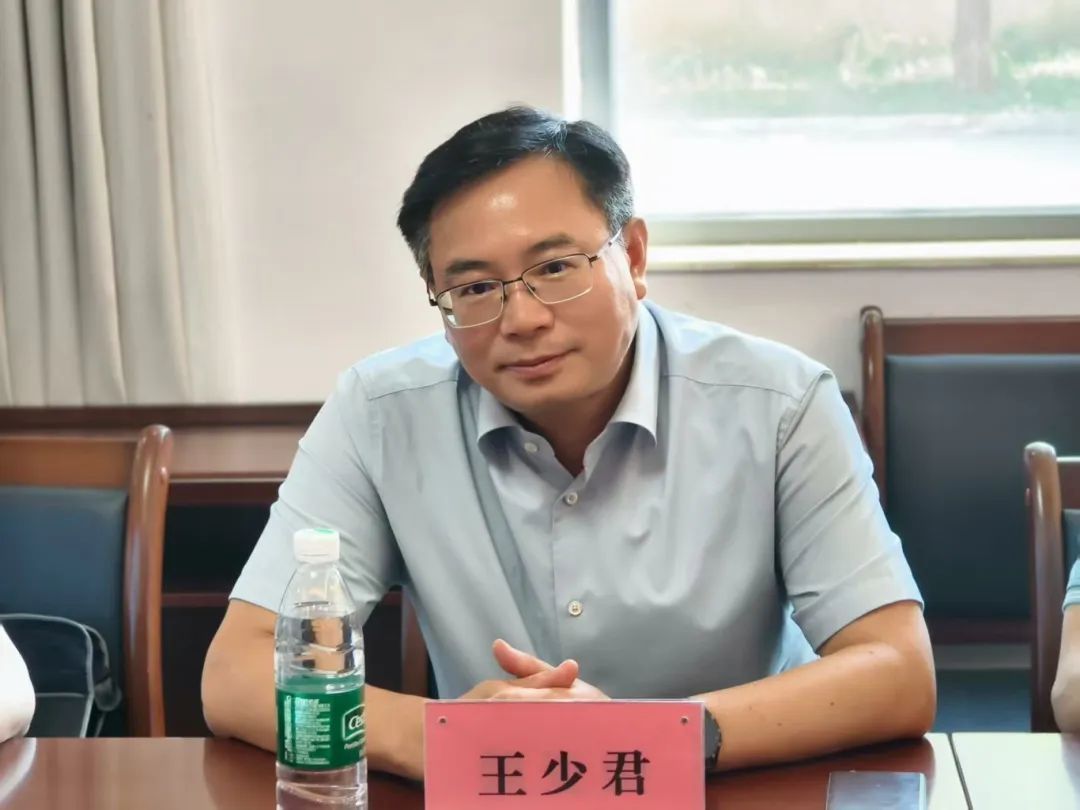 江西报业传媒集团党委副书记、总经理王少君率队考察调研“余江模式”