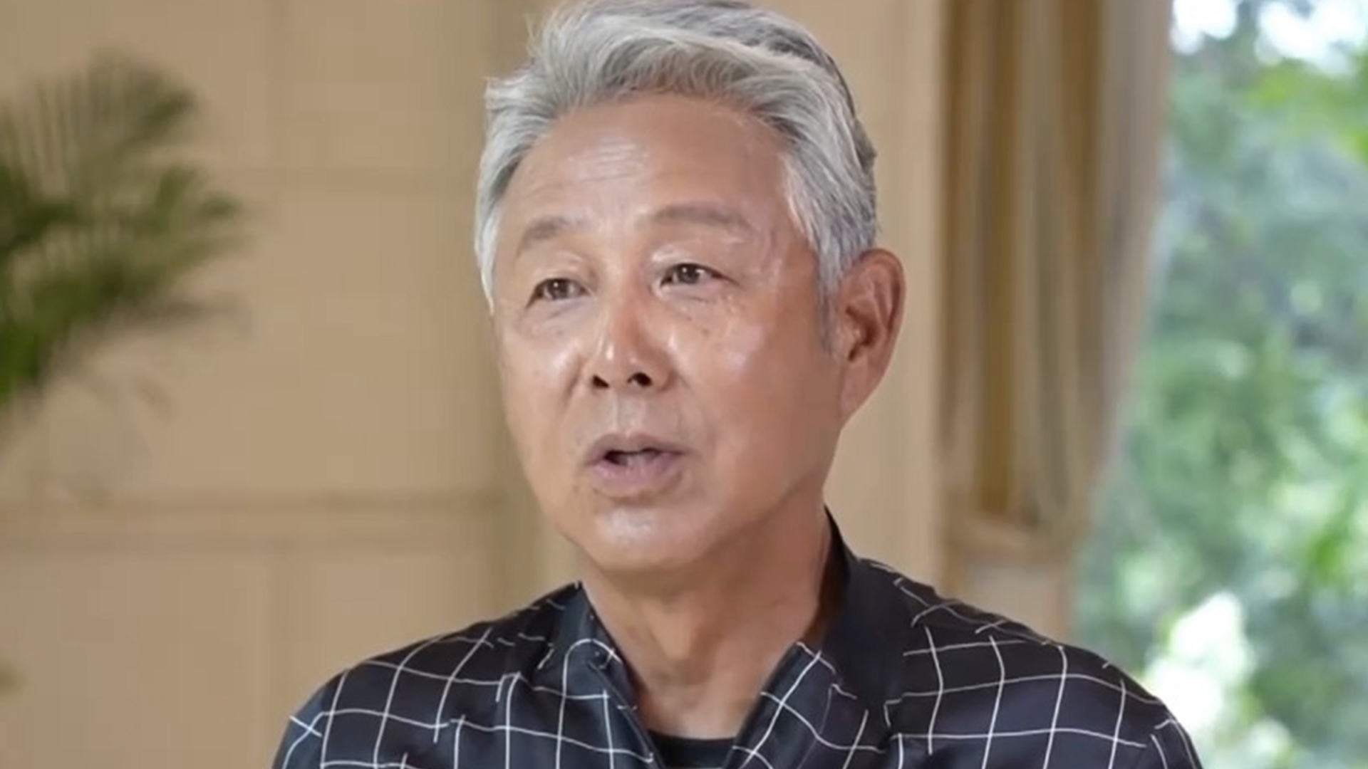 陈道明、吴京、张译等出镜《新闻联播》，70岁的陈道明头发全白了
