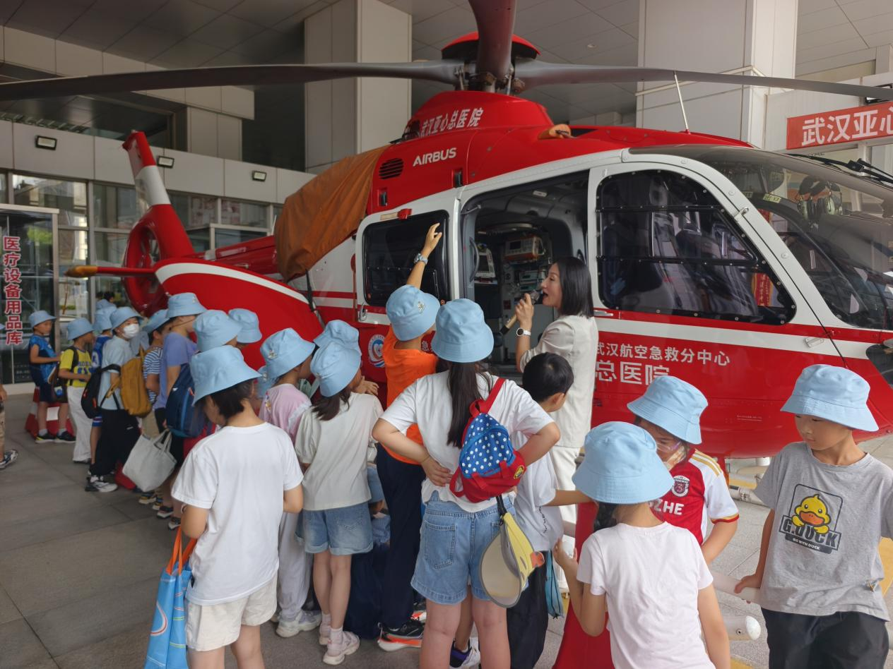 武汉亚总医院暑期绿通季 一日三“省”:激活医疗“暖实力” 疾病也能快乐疗愈