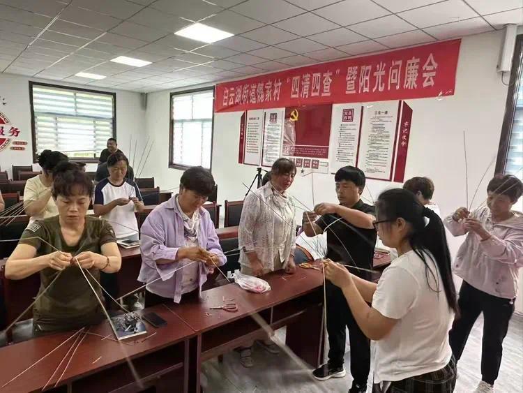 白云湖街道隗家村芦苇编织产业