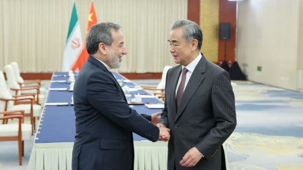 王毅：支持伊朗通过政治谈判维护合法利益