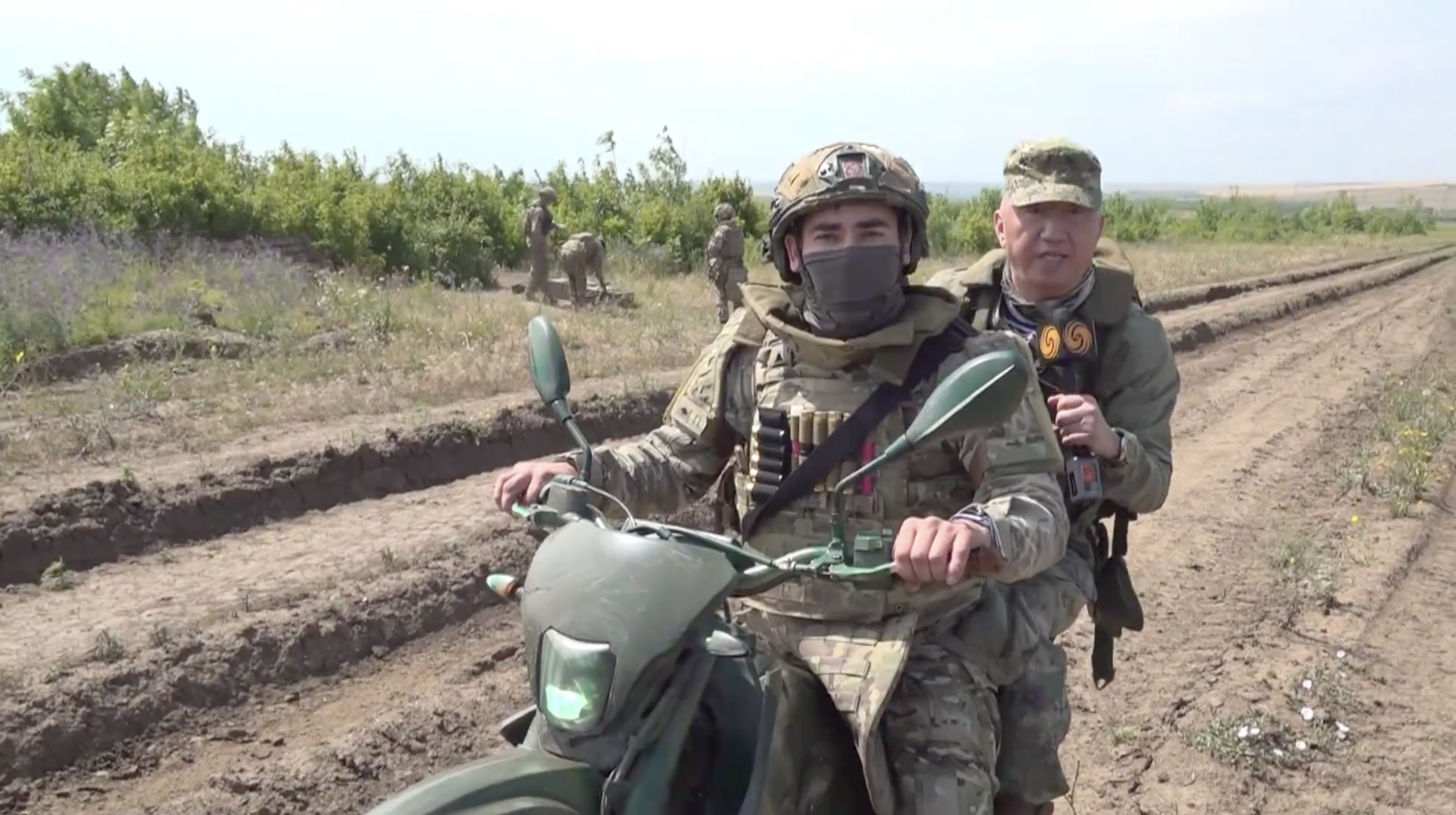 凤凰记者探访俄军摩托车步兵连训练场