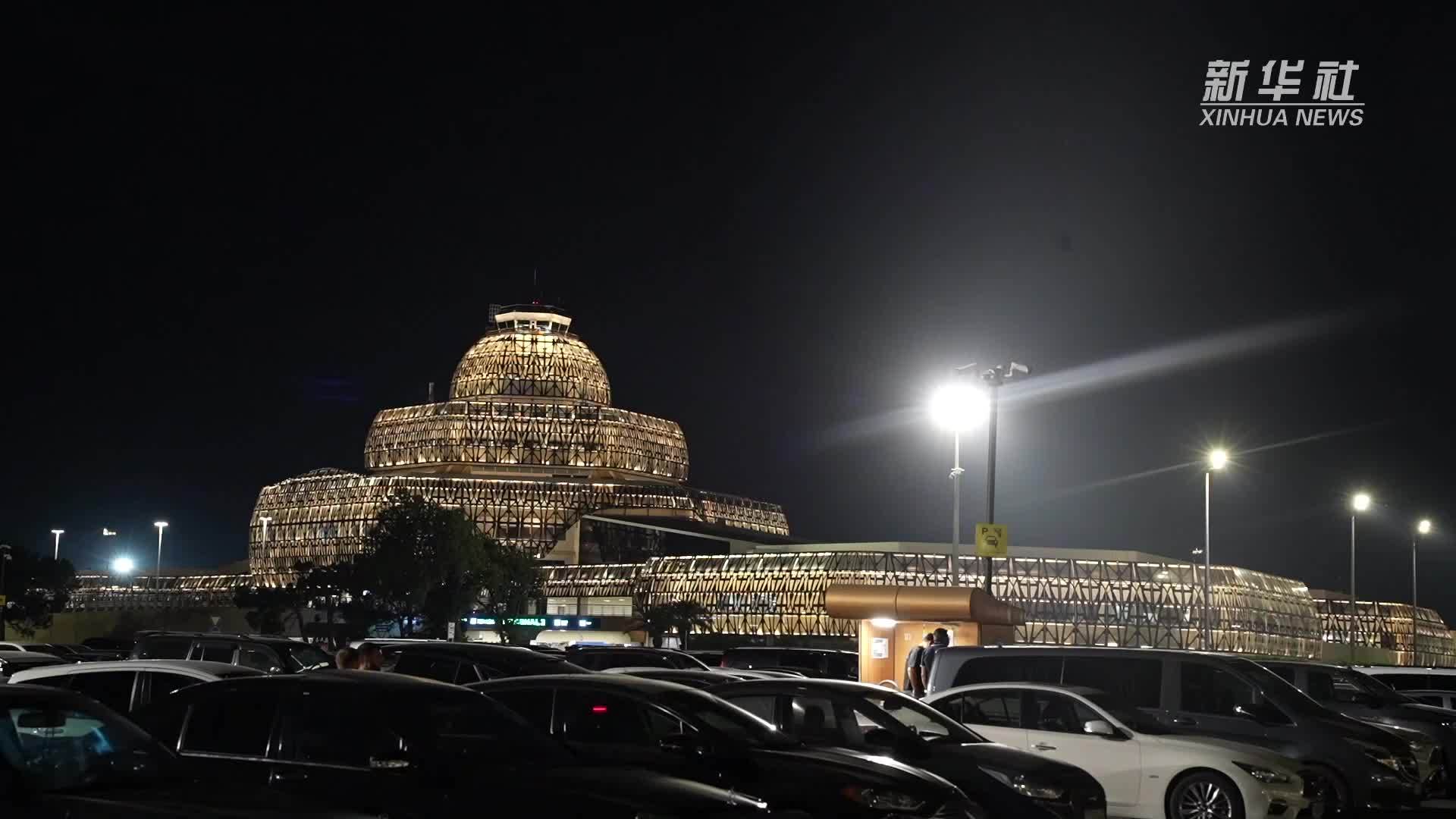 中阿互免签证协定生效 首批阿塞拜疆免签旅客飞赴中国