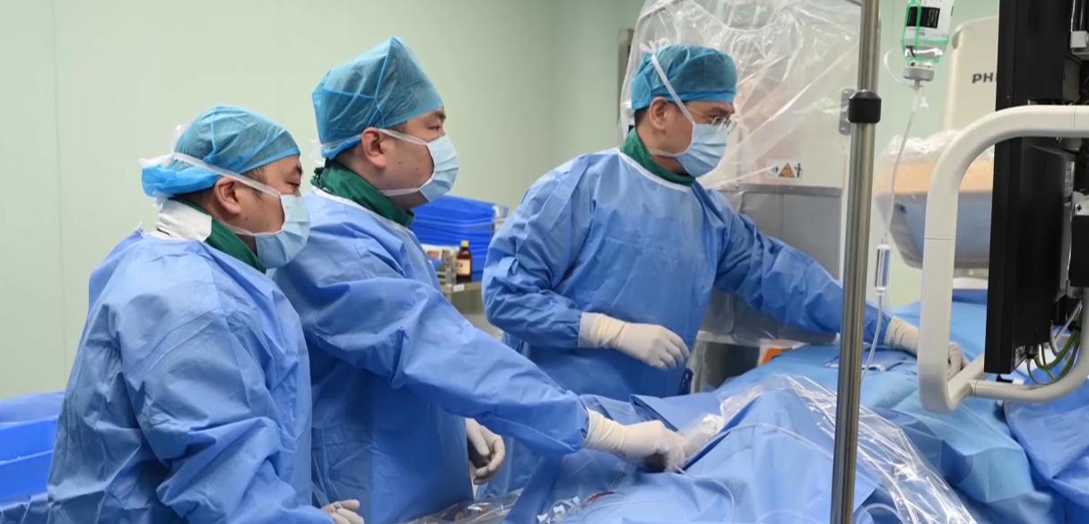 武汉亚总医院暑期绿通季 一日三“省”:激活医疗“暖实力” 疾病也能快乐疗愈