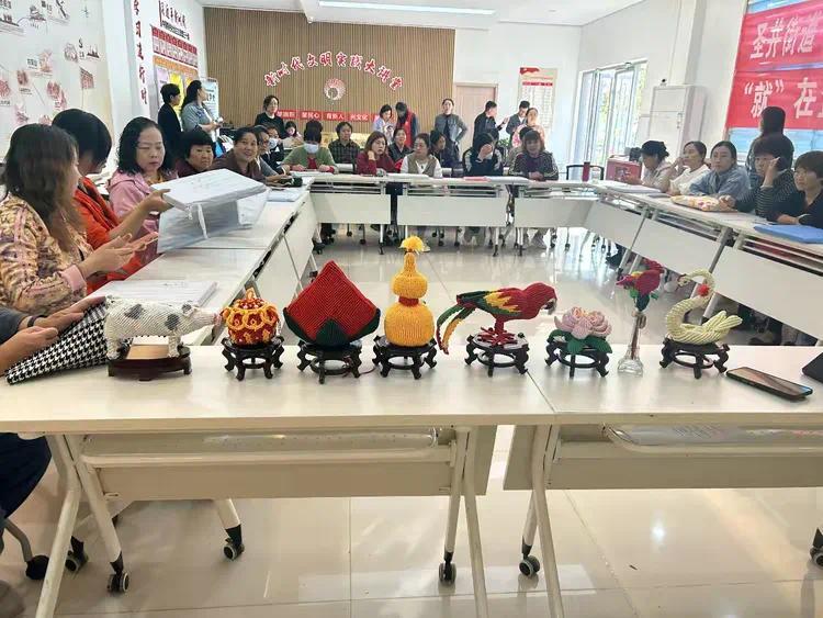 圣井街道碧桂园社区“就业驿站”技能培训