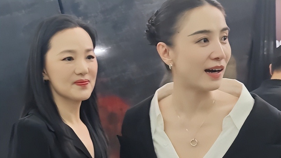 中国电影导演之夜：宋佳满分贵气，刘雨昕造型怪，周笔畅你穿的啥封面图