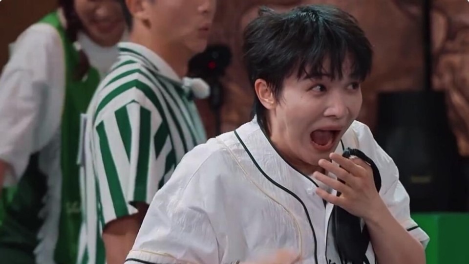 被郭艾伦拖拽超10秒，颈部勒出红痕，请一定要保护好周深封面图