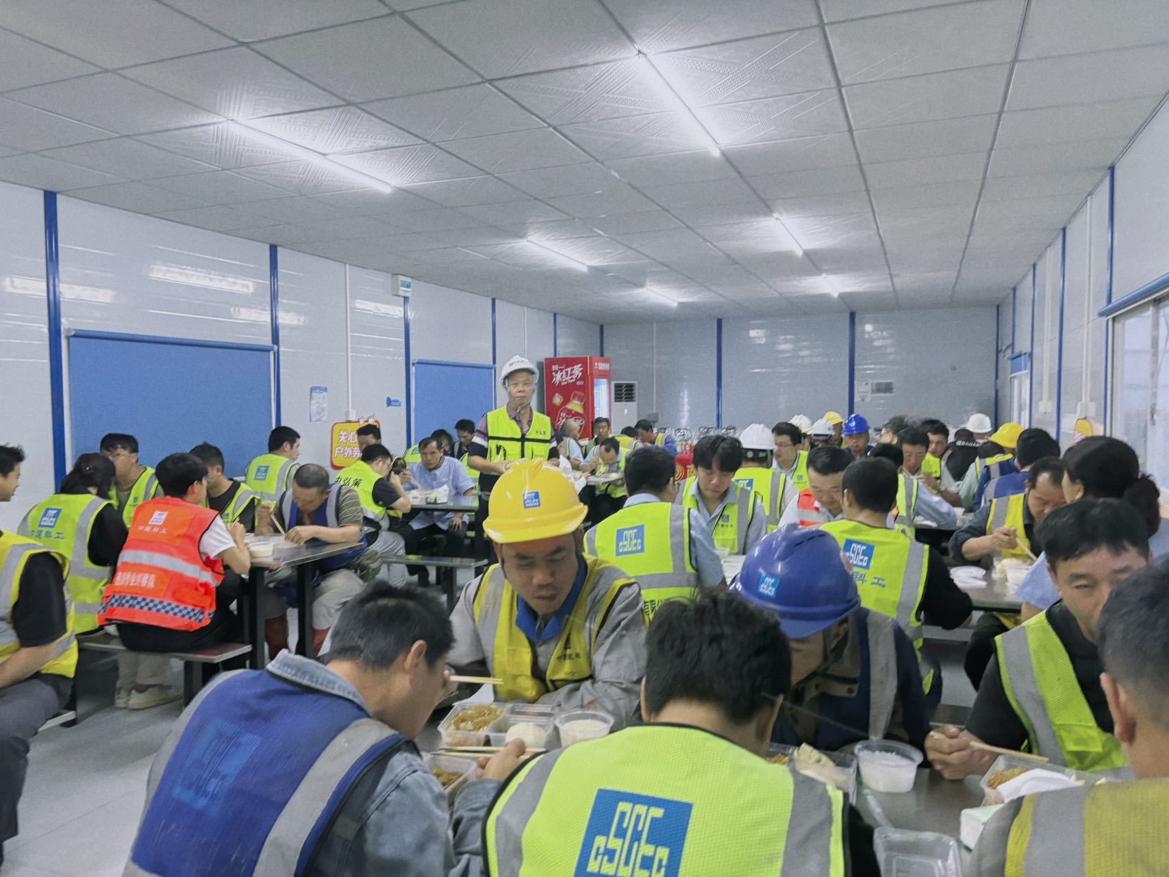 暴雨映初心 凉茶暖工心
