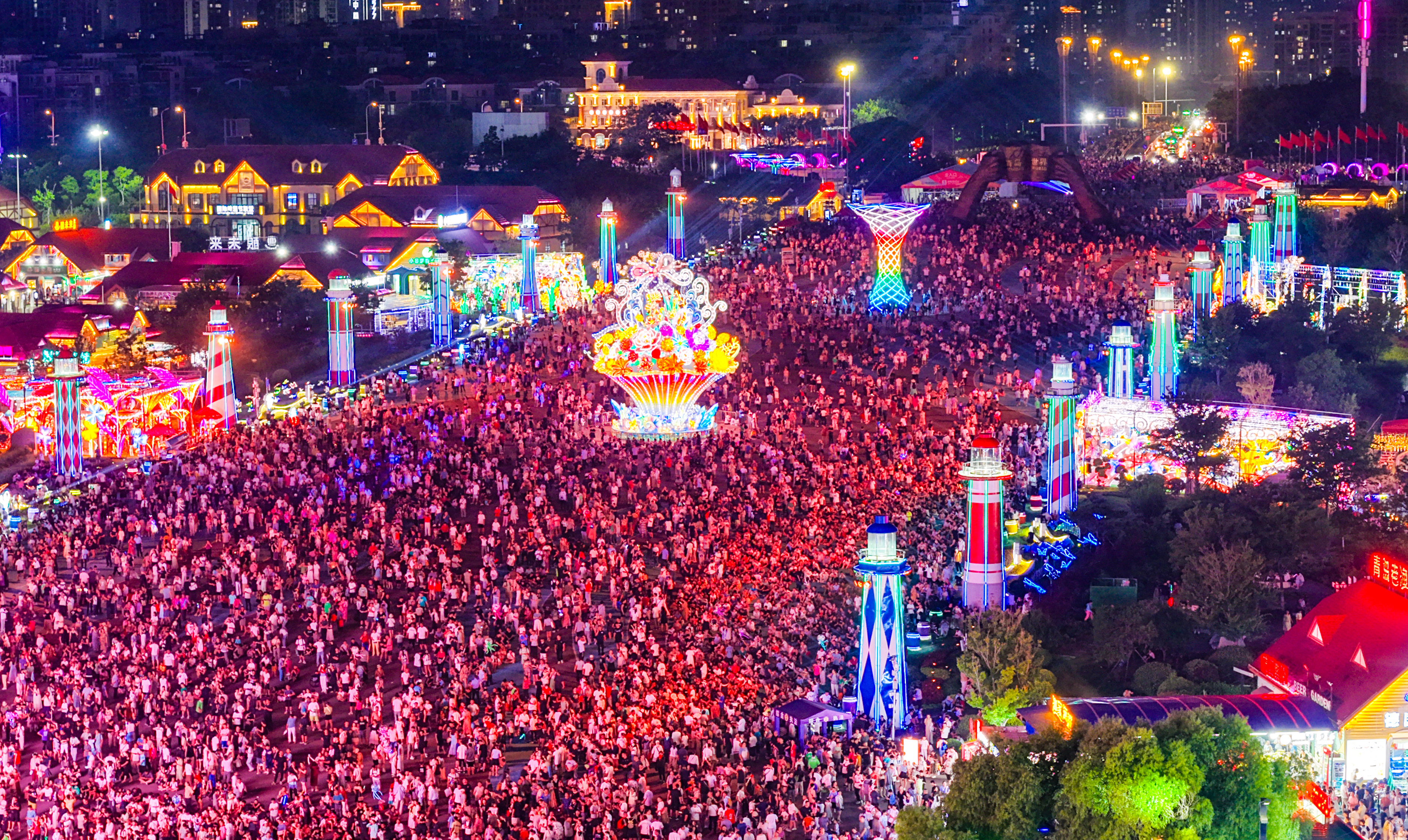 第35届青岛国际啤酒节在青岛西海岸新区金沙滩啤酒城盛大开幕