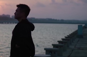 一个人在海上航行99天是几级孤独？