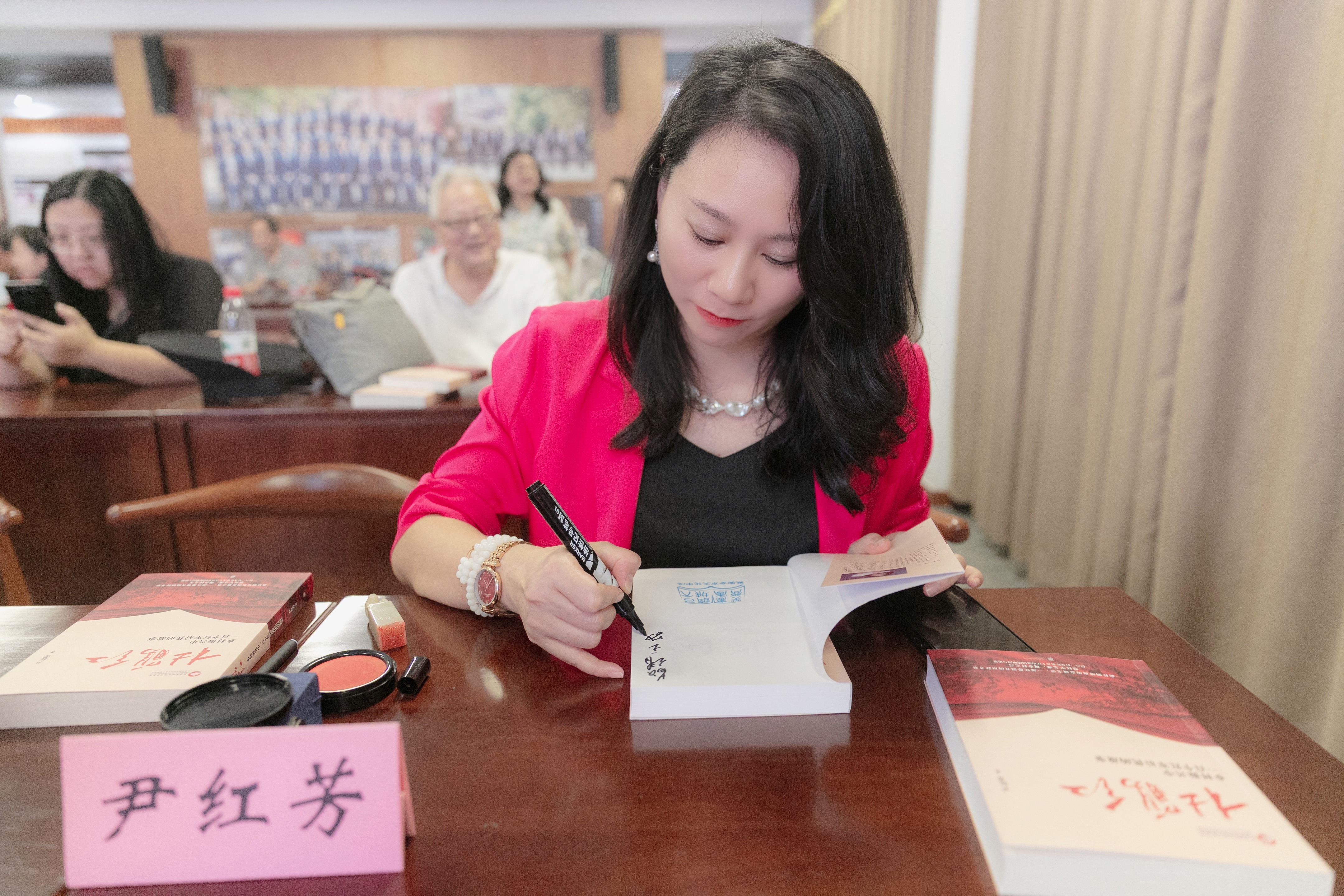 《湘江评论》106周年纪念日活动举行 作家尹红芳分享《杜鹃红》创作故事