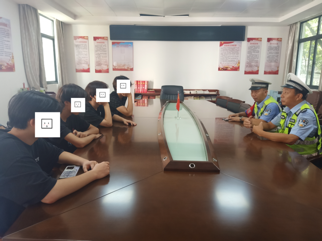 两轮电动车坐了5人 其中1个坐在车篮里！抚州多名未满16周岁少年被查处