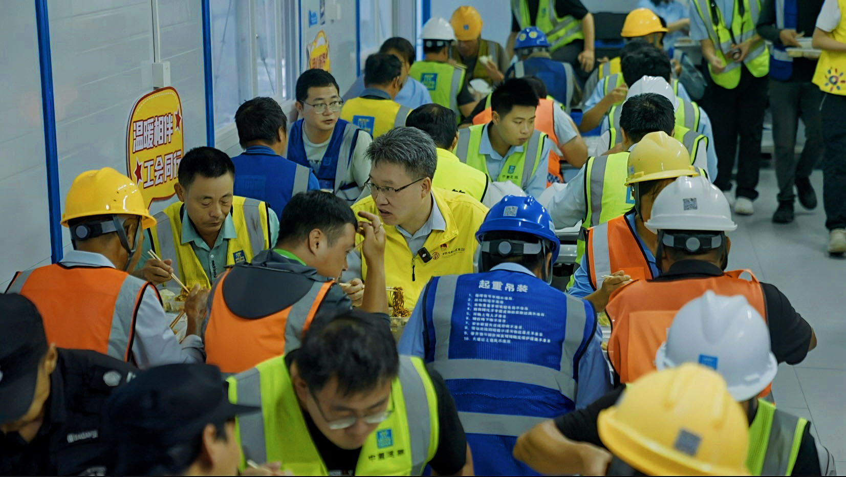 暴雨映初心 凉茶暖工心