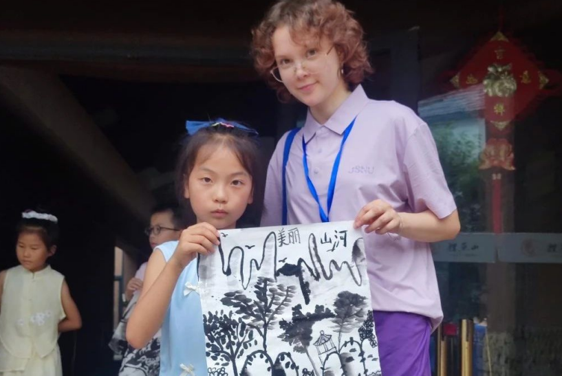 笔墨传情、文化润心!中俄学子相聚睢宁共绘“美丽山河”