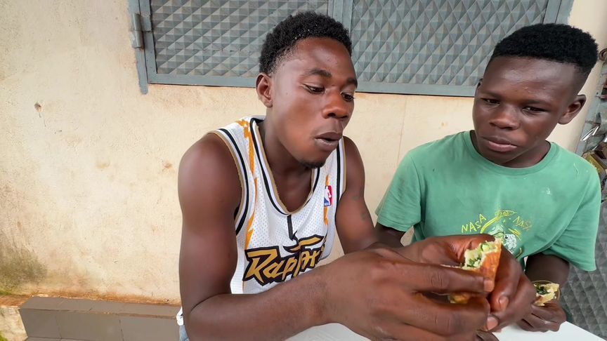 在非洲做韭菜盒子，他们爱吃到停不下来，真是太香了