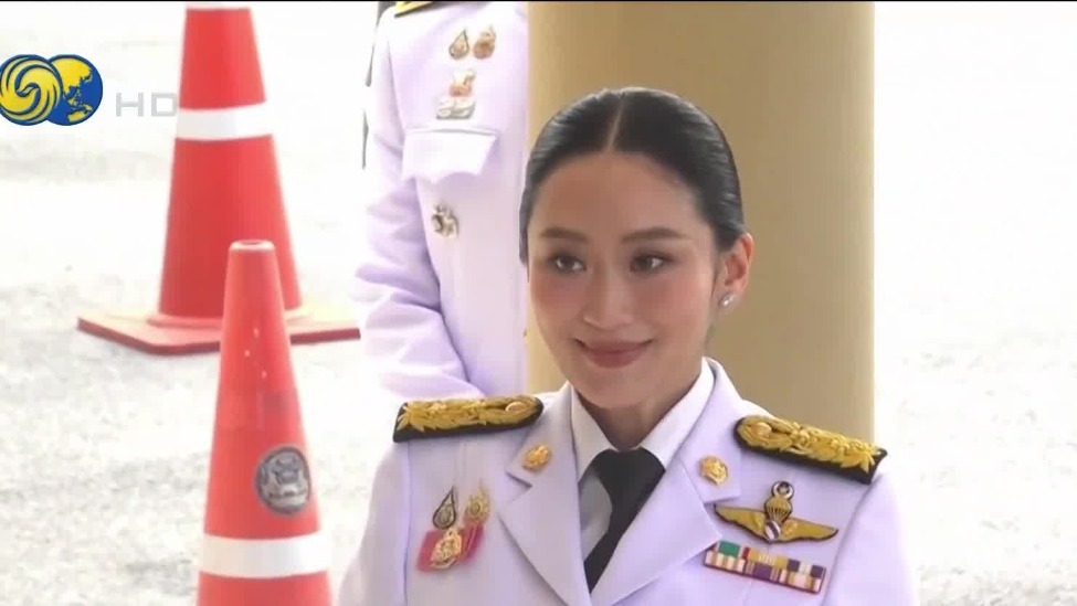 泰国民调要求佩通坦下台