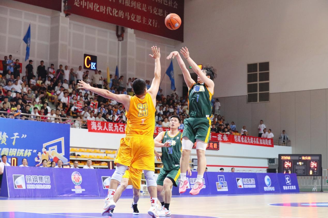 （图为比赛中精彩投篮）