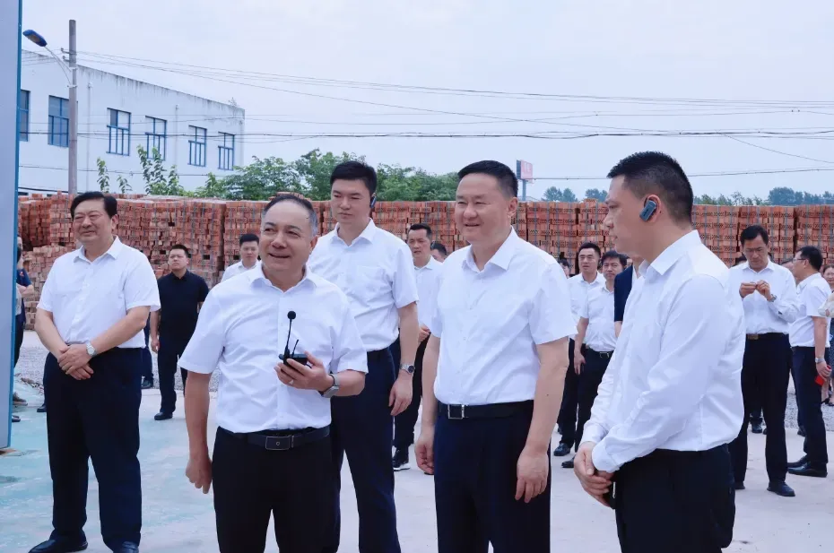 启东市招商引资暨项目建设推进会组织项目观摩活动举行