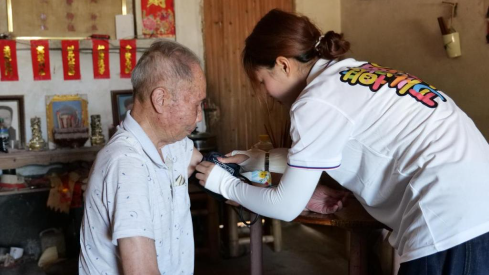 赣州职业技术学院南星筑梦社会实践队：以爱联结“一老一小”，让每个角落都有温度