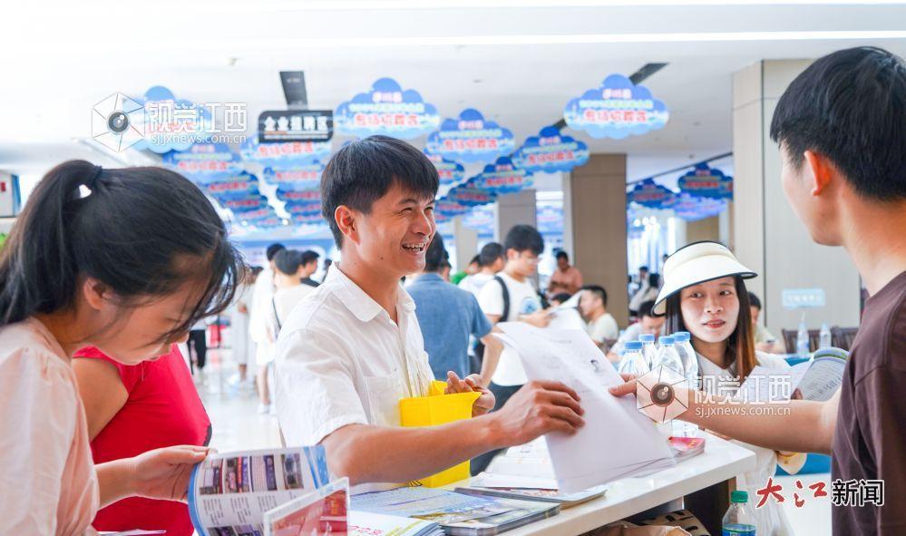 高校毕业生就业见习招聘会（王宇琼、张娜、黄淑敏 摄）
