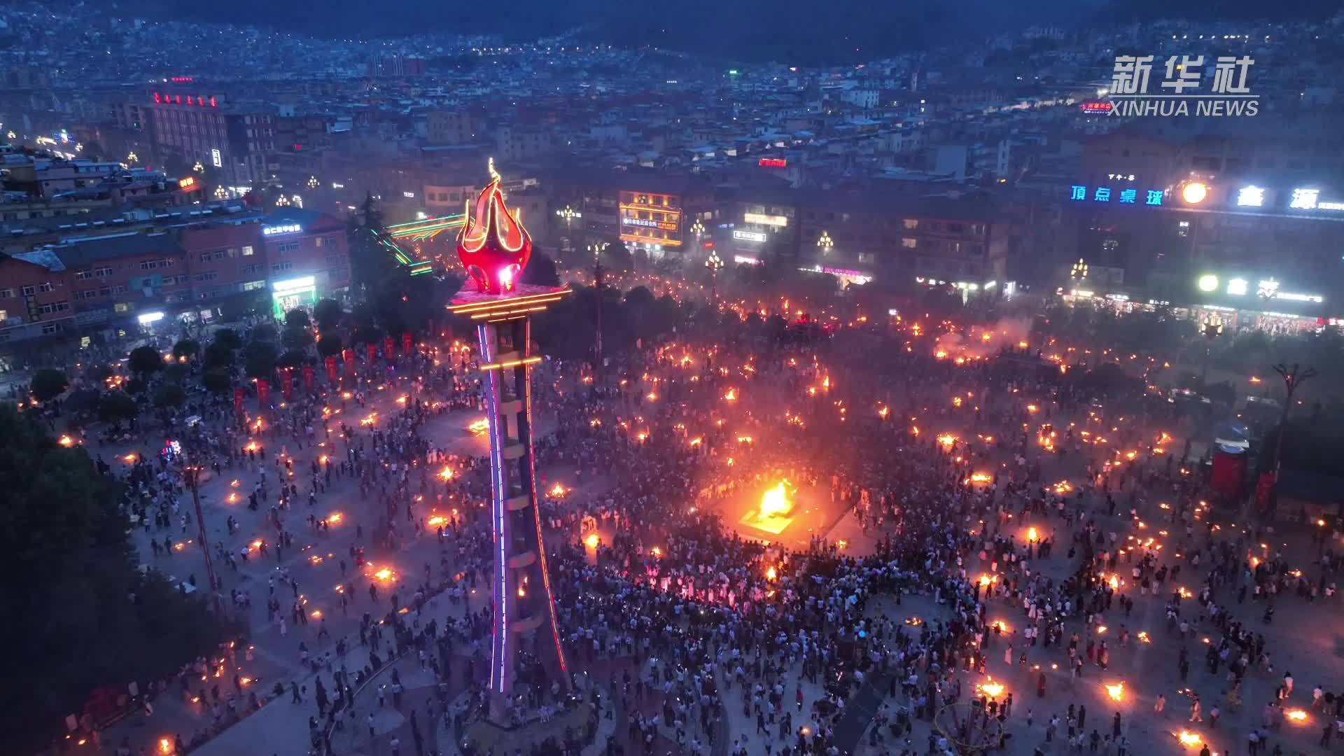 云南宁蒗：火把节多彩活动燃情迎客