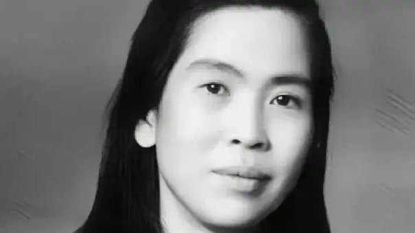 这是毛主席和贺子珍6张合影，2张和井冈山有关，贺子珍站在角落里