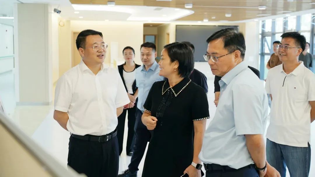 江西报业传媒集团党委副书记、总经理王少君率队考察调研“余江模式”