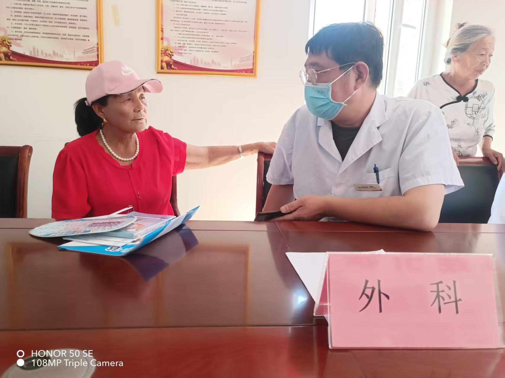北京中医药大学东方医院秦皇岛医院赴青龙夹角石村开展中医药服务送健康活动