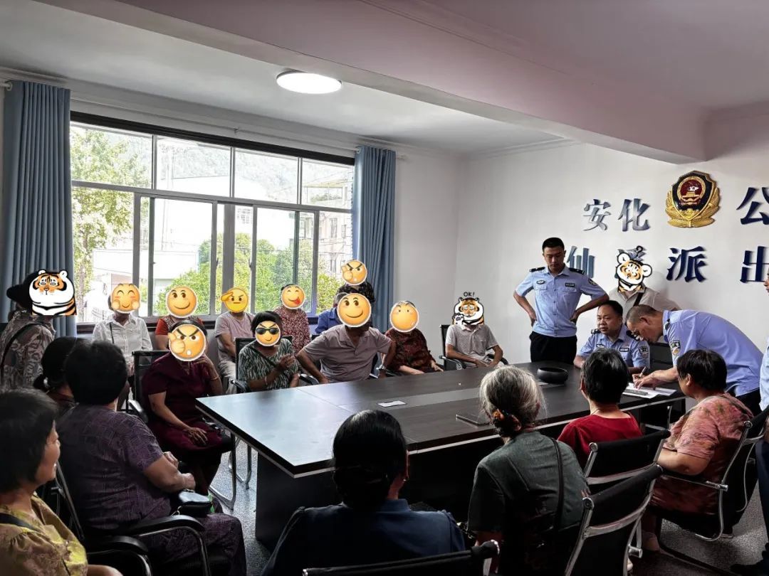 仙溪所民警为大家讲解防诈骗知识