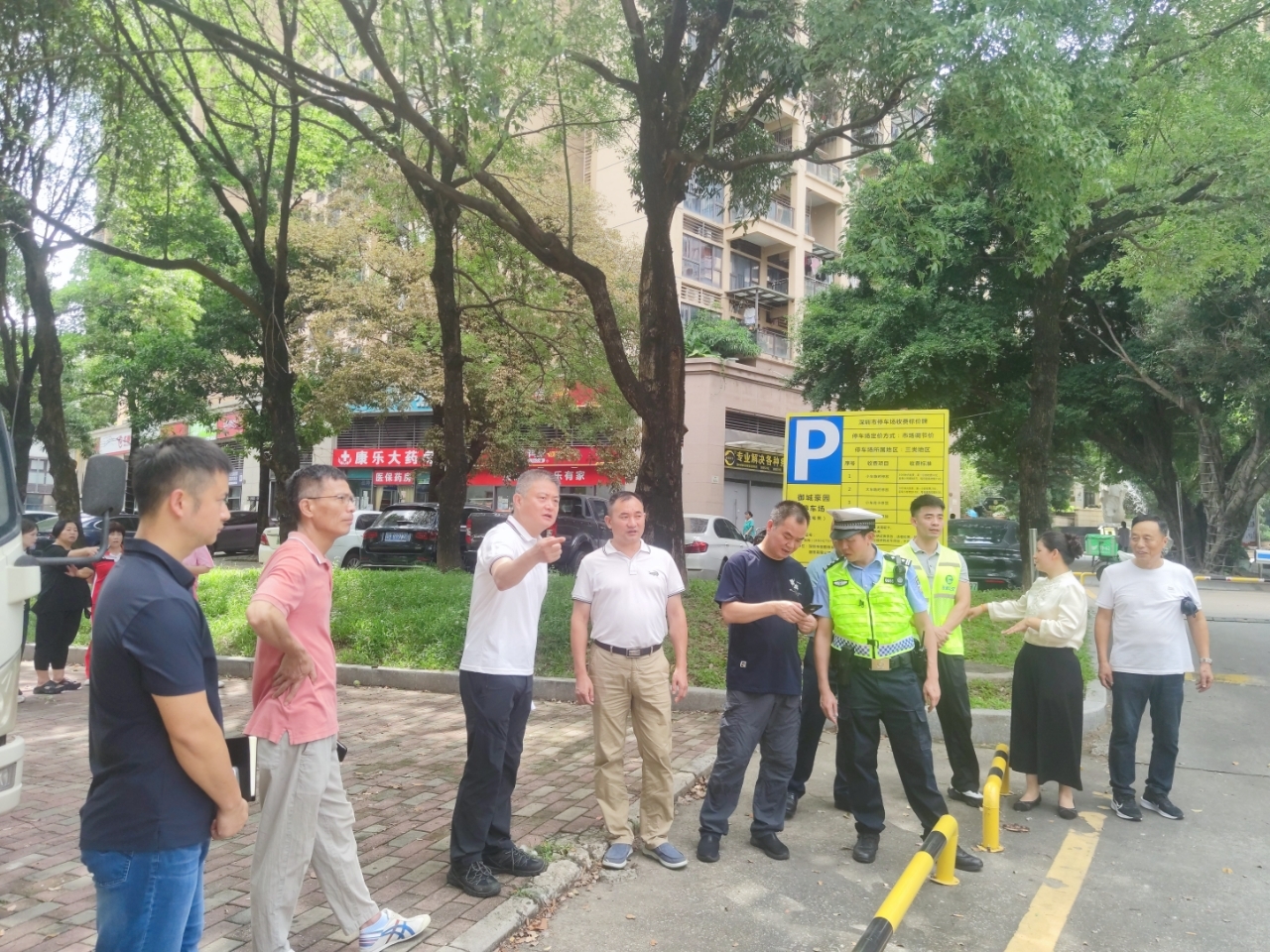 横岗:开通定制公交专线 速解民忧
