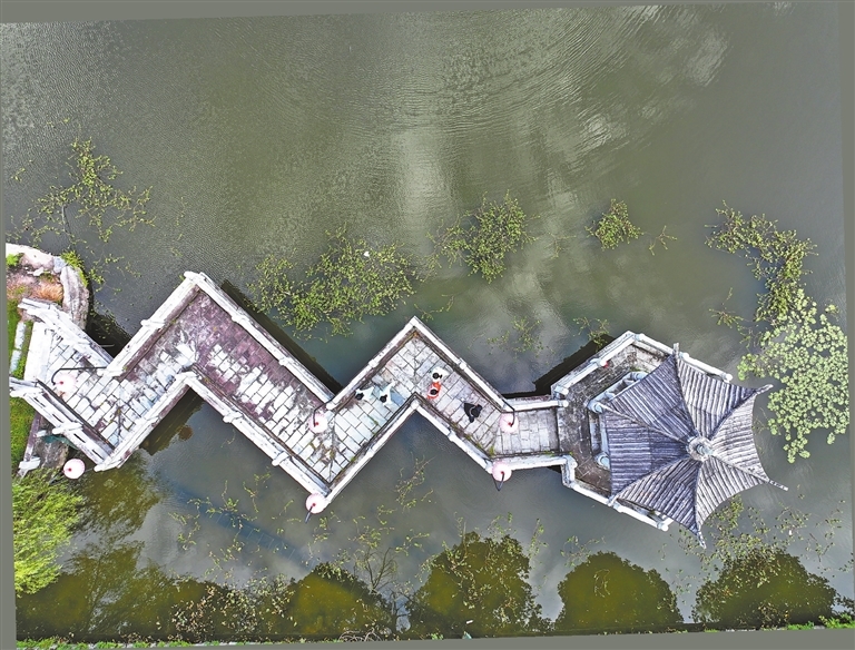 7月10日，德安县义门陈文化产业园，亭台楼阁按古典园林风格进行布局。特约通讯员 何江华摄