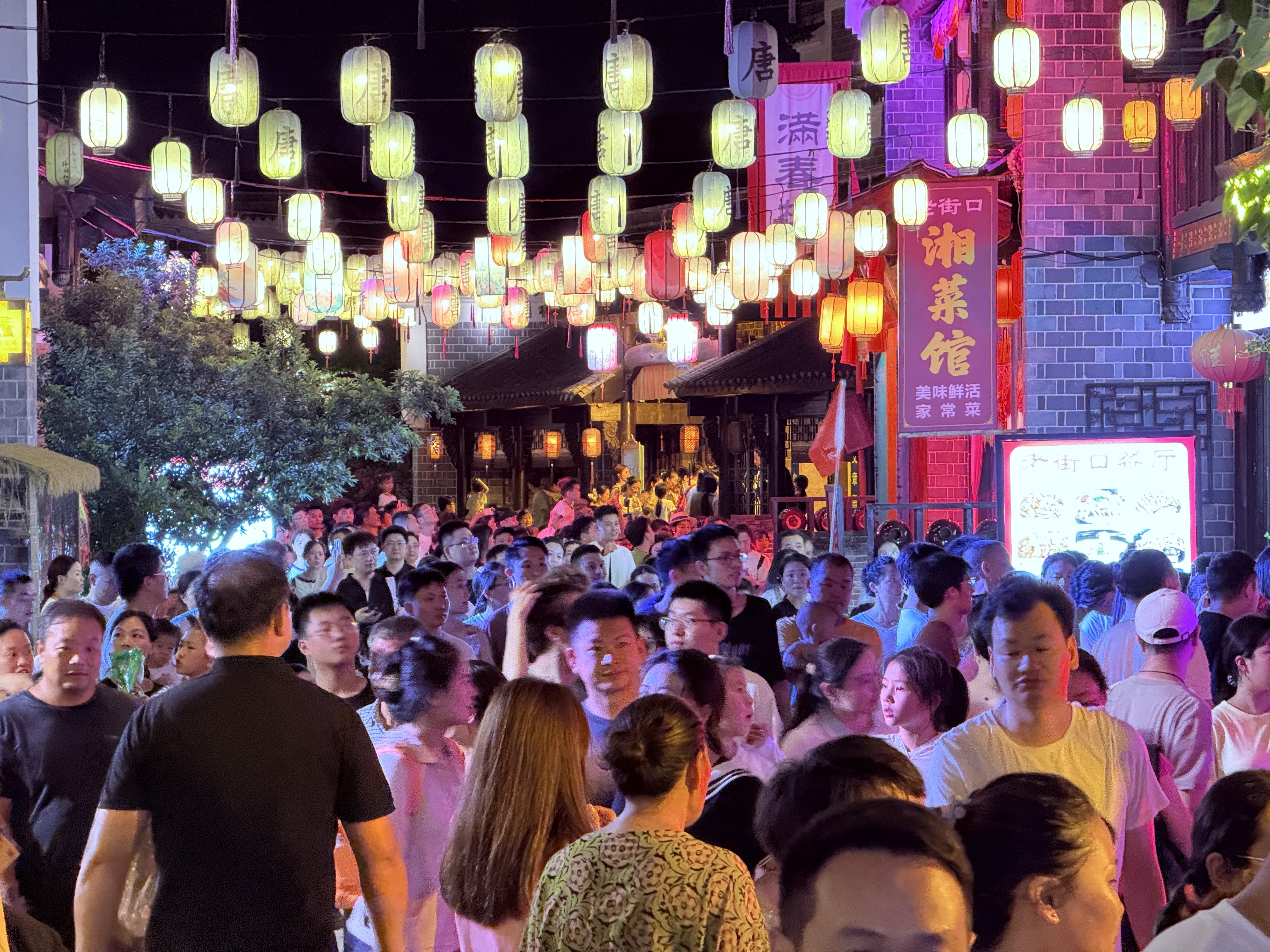 粤港澳媒体长沙三日行：沉浸式感受“快乐长沙”的悠长文脉与火热烟火气