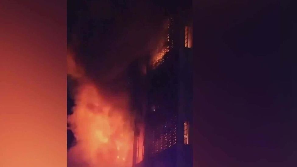 伊拉克东部一购物中心火灾 50人死亡