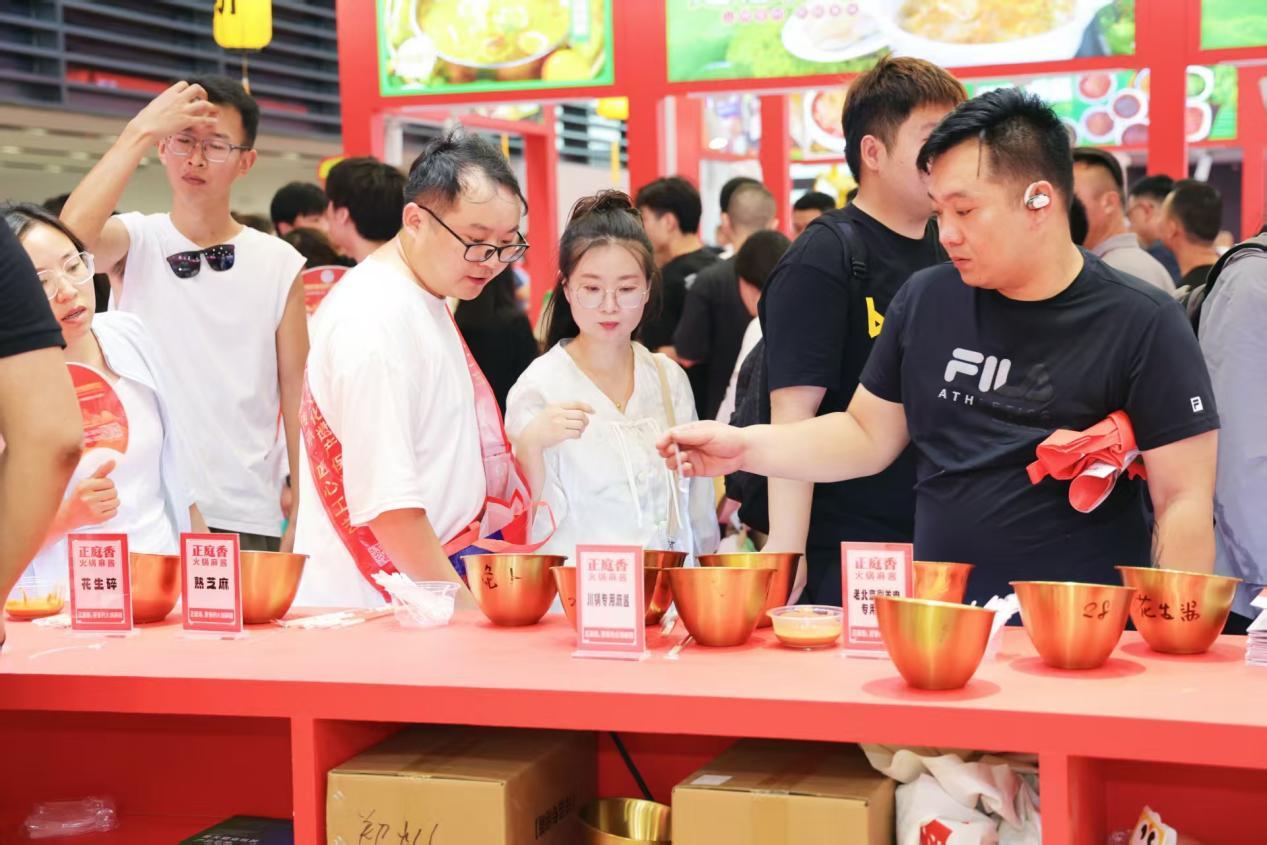 京味麻酱味动中原——北京正庭香火锅麻酱携创新产品引爆郑州火锅食材展(图3)