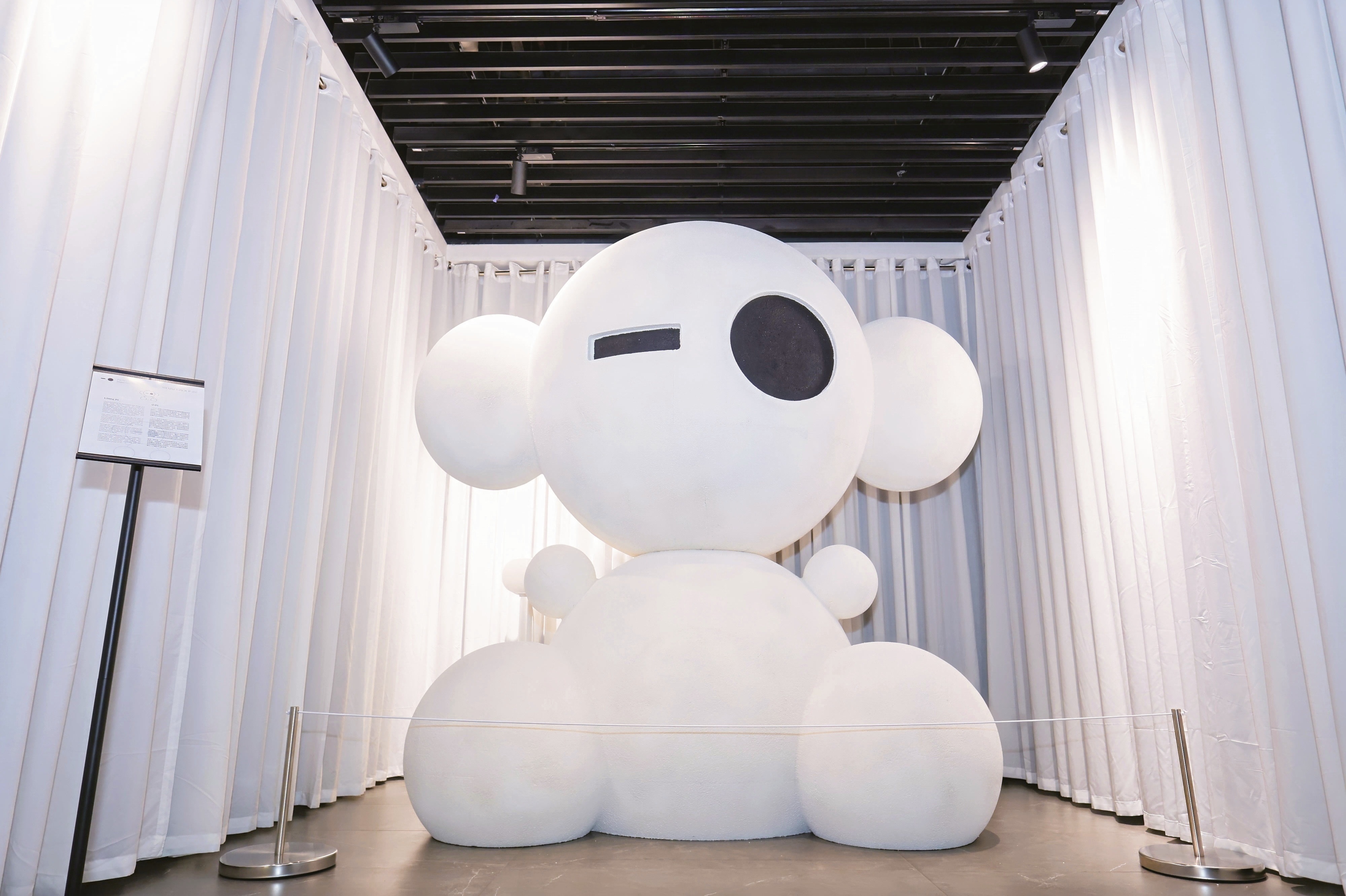 展厅内大型小Pi装置