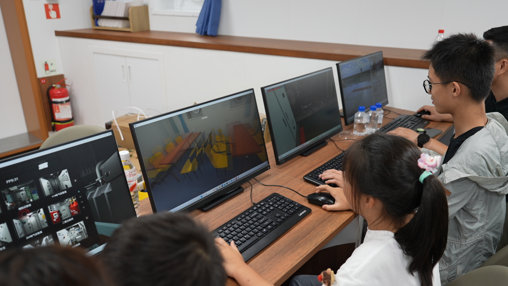 全球首艘智能研究与实训两用船"新红专"轮巡展宁波