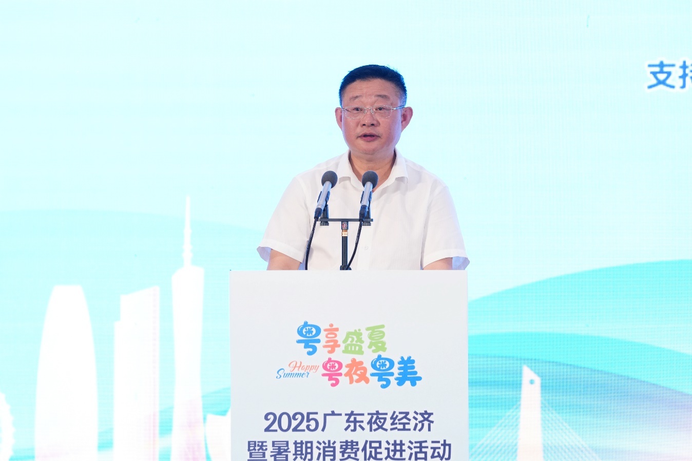 广东省商务厅党组成员、副厅长何军讲话