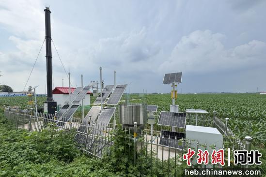 图为高标准农田内的农情监测设备。 郭江鹏 摄