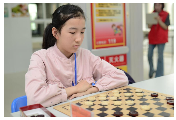 宁波国际跳棋小将卢玥霖，荣获全国14岁组“棋后”称号