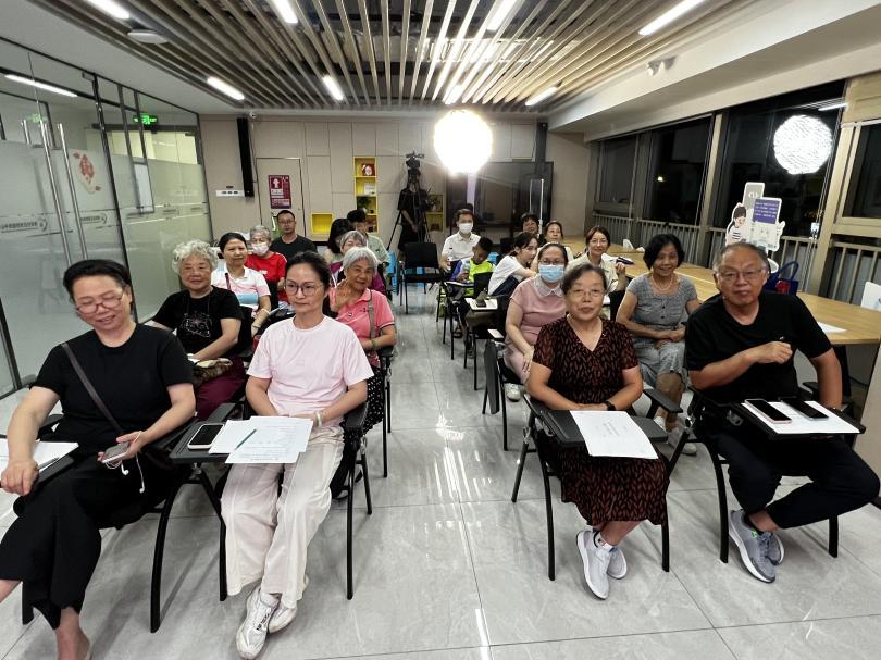 香安社区 “民生微实事” AI 课堂开课,解锁生活与职场新技能