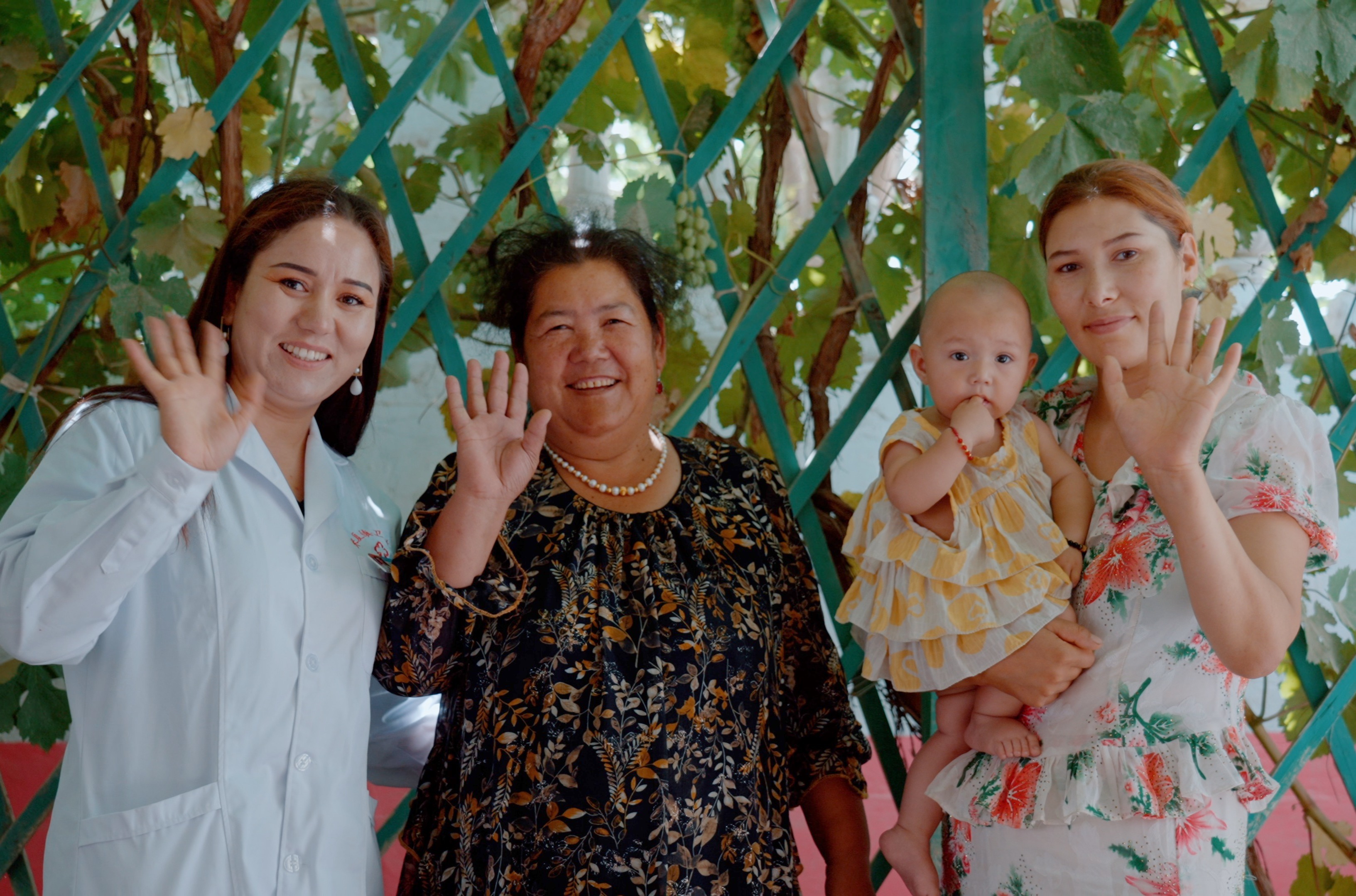 点亮生命绿洲 修正小蓝箱行动走进新疆莎车县