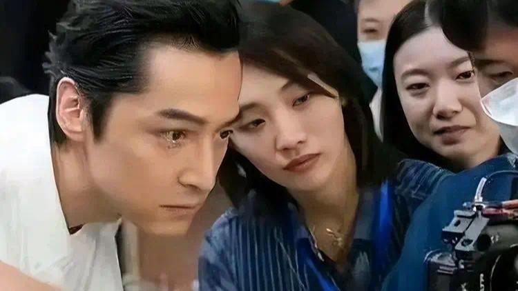 演员胡歌：这辈子无比正确的决定，就是分手之后娶了自己的经纪人封面图