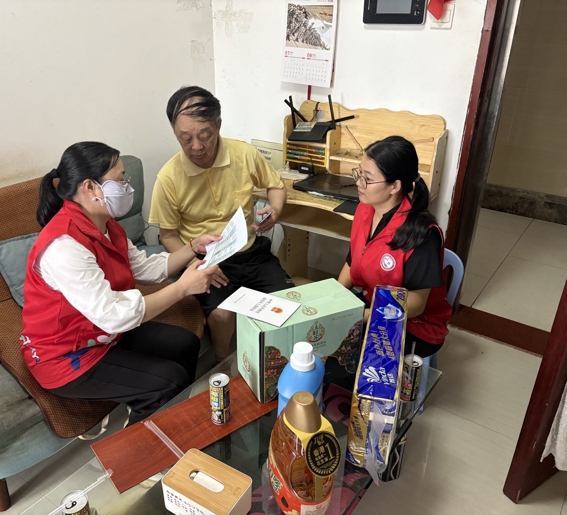 慰问送真情，尊崇暖“兵”心 ——西乡蚝业社区退役军人服务站开展“八一”建军节走访慰问活动